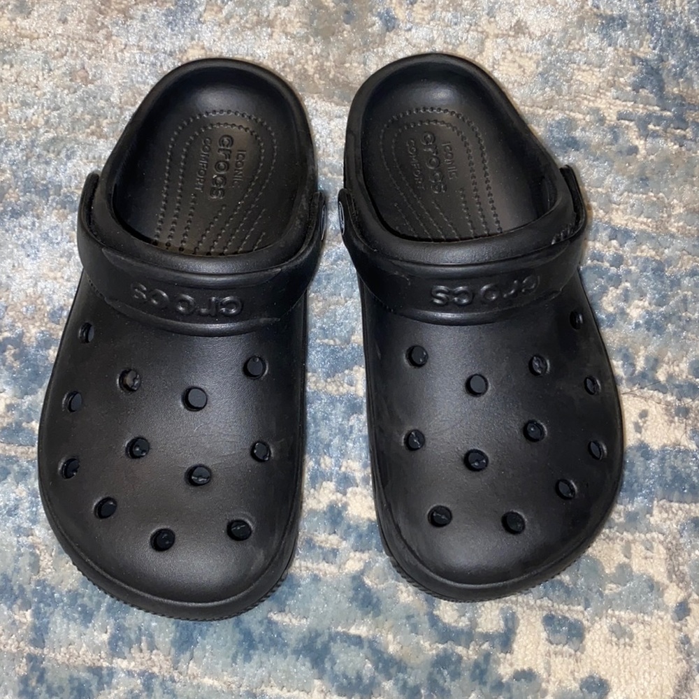 Black Crocs